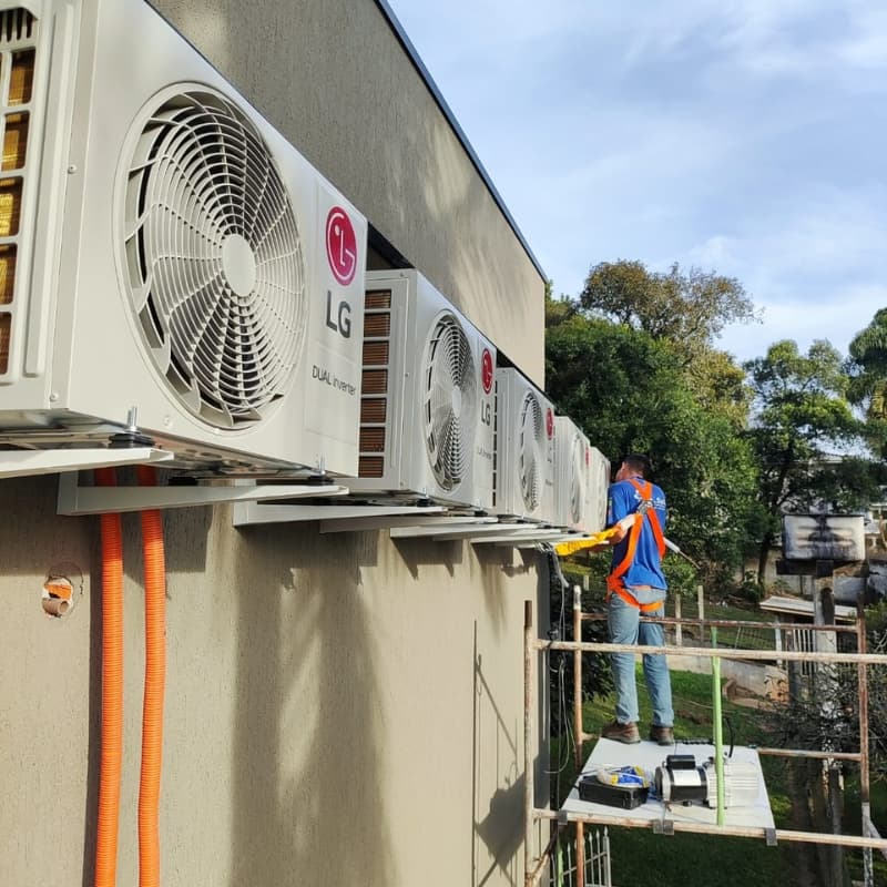 Ar-condicionado — trabalho executado pela DVR em Ferros-MG